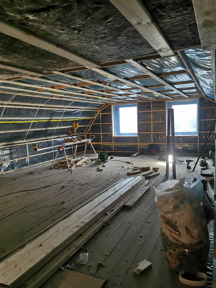 Renovering af loft med isolering og træmaterialer