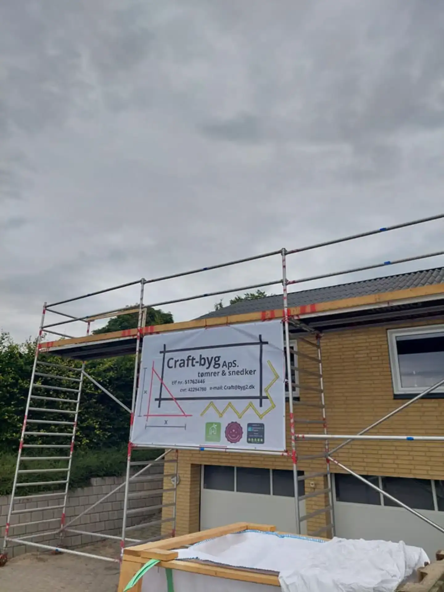Byggeplads med skilt for håndværksfirmaet Craft-byg ApS.